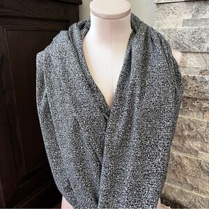 Lululemon Vinyasa Wrap Scarf Multi Wear White And Black